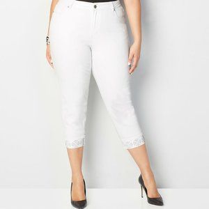 Avenue White Embellished Capri